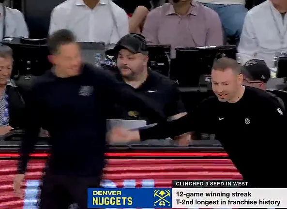 足球免费直播观看在线观看-掘金豪取12连胜结束常规赛，追平队史第二长连胜纪录